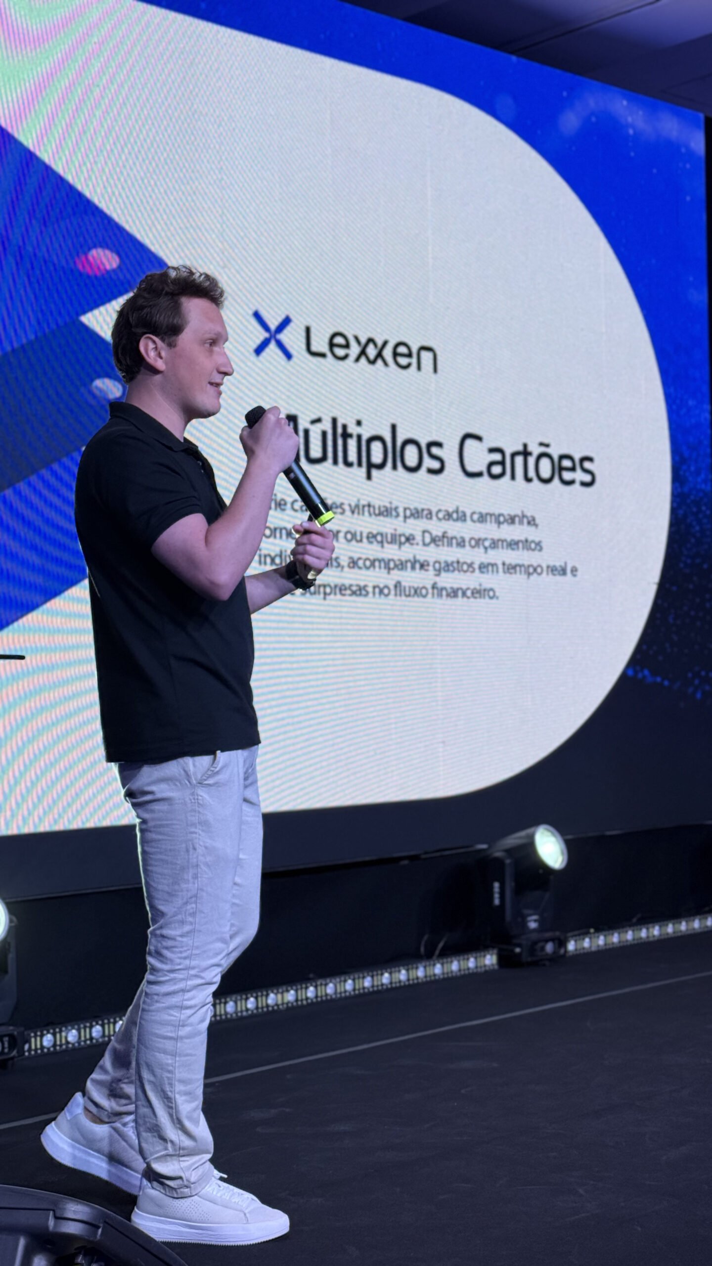 Alex Martenexen em palestra